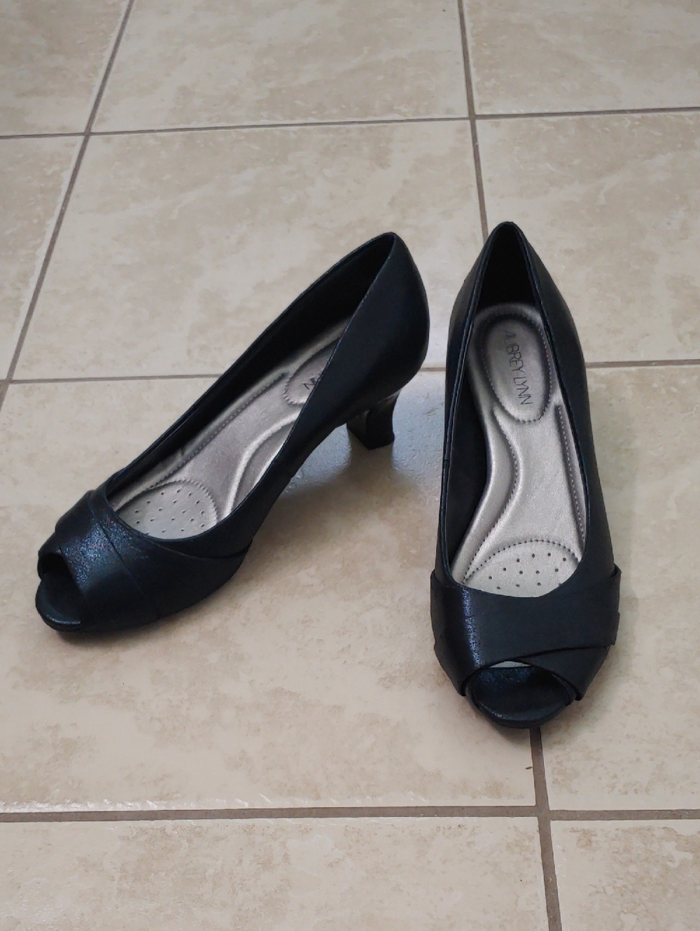 Aubrey Lynn Kitten Heel Black Shoes Women's Size 8.5